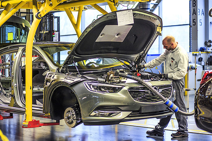 Opel им нуди пари на своите вработени, aко си заминат