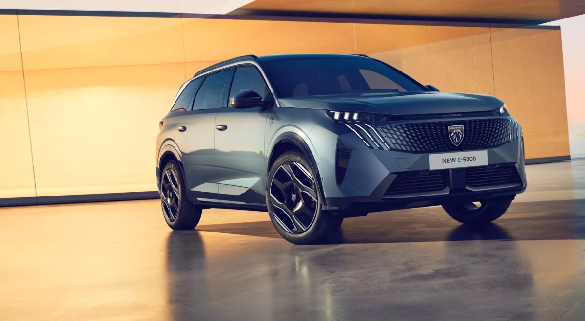Peugeot e-5008