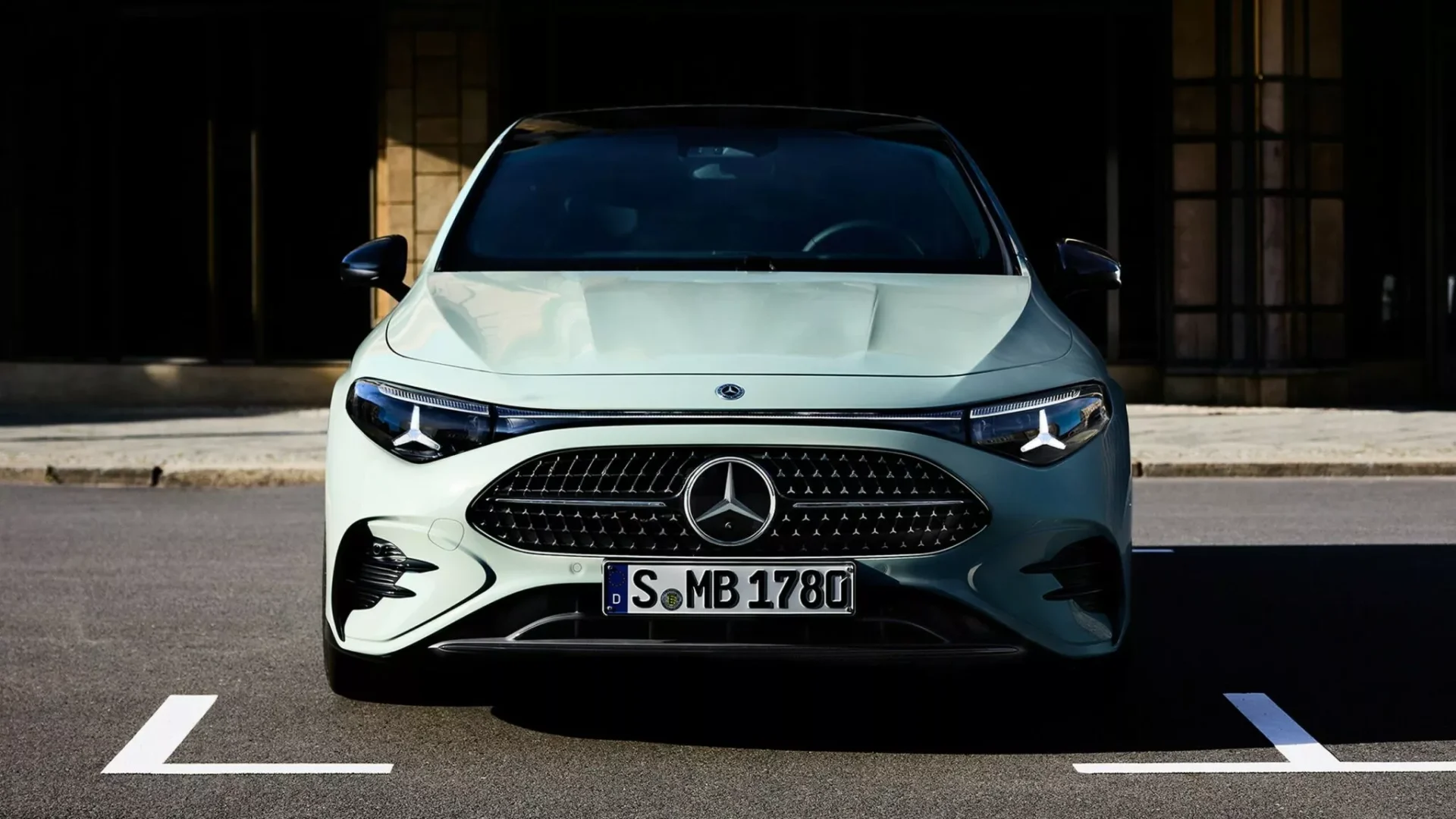 Mercedes-Benz CLA 220 Hybrid