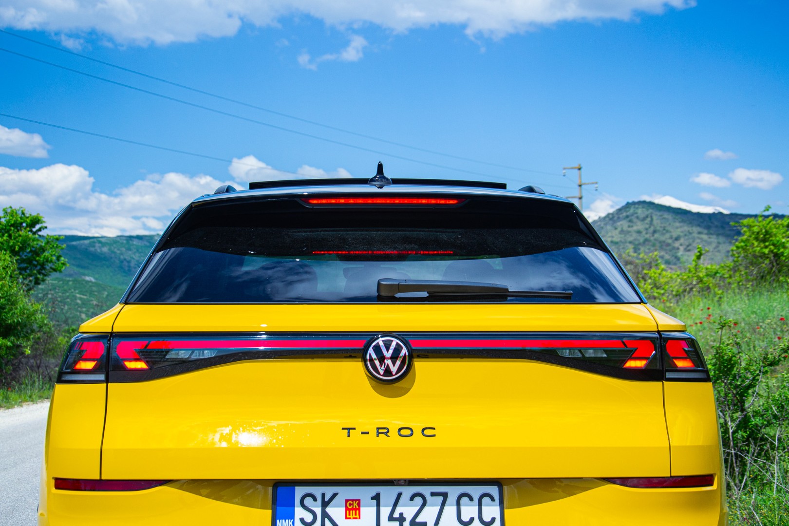 Тест Volkswagen T-Roc R-Line 1.5 eTSI 150 DSG Компактен СУВ со карактеристики на премиум играч