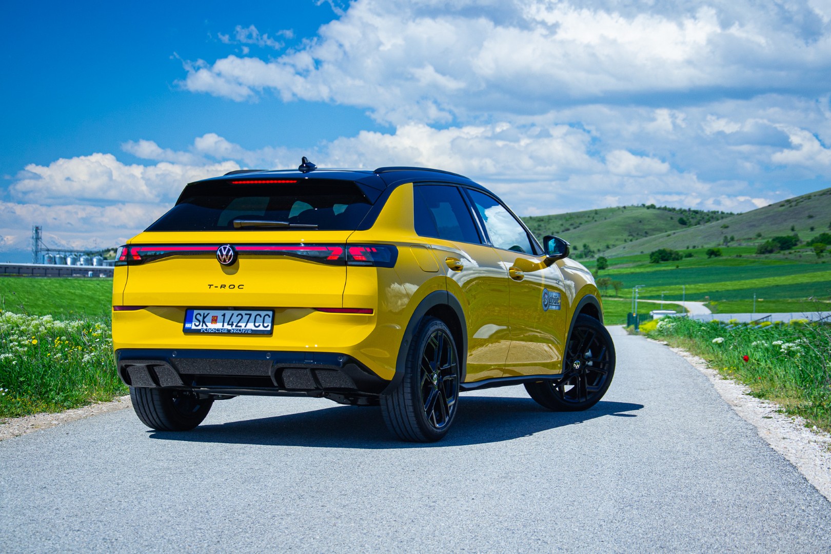 Тест Volkswagen T-Roc R-Line 1.5 eTSI 150 DSG Компактен СУВ со карактеристики на премиум играч