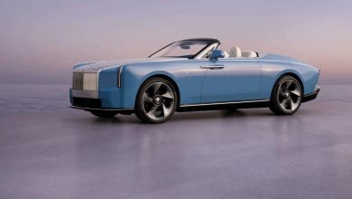 Rolls-Royce Nightingale е ексклузивен електричен кабриолет со две седишта, ограничен на 100 примероци, со уникатен дизајн, луксузен ентериер и цена од 9,5 милиони долари.