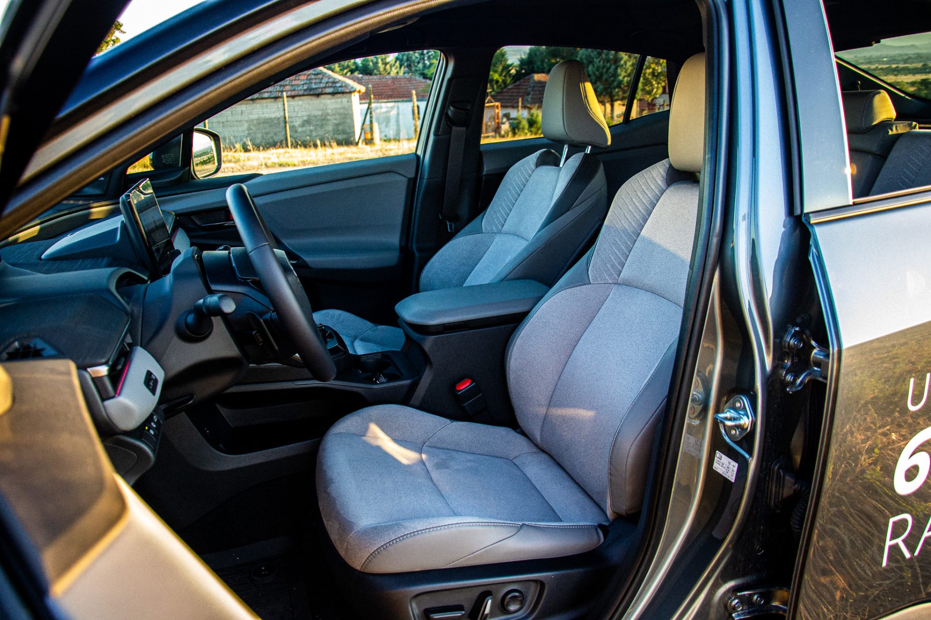 Тест Toyota C-HR+ Style Premium AWD 77 kWh