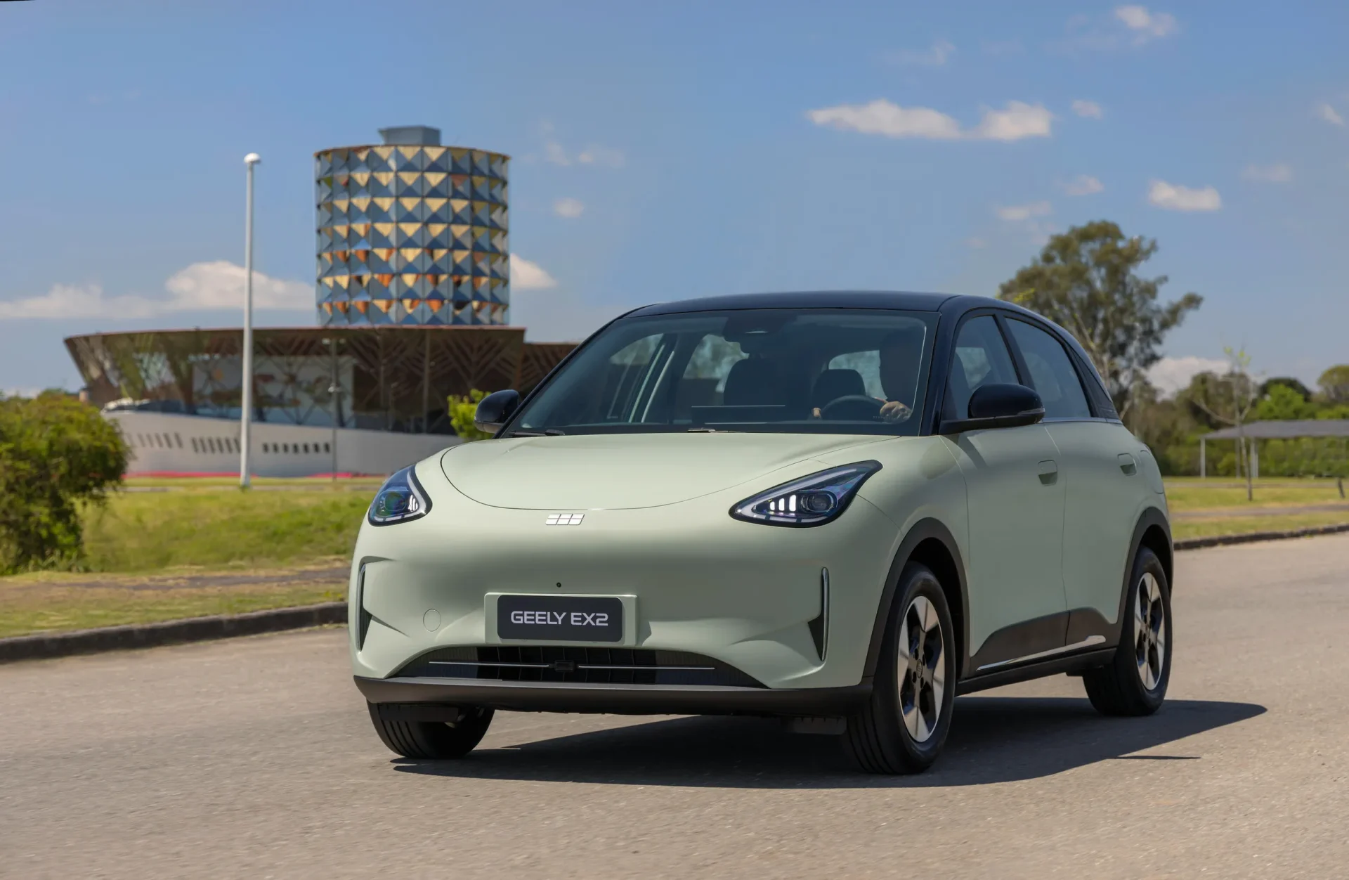 Geely E2