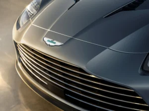 Aston Martin Vanquish 25
