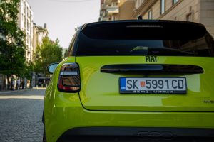 Тест Fiat 600 1.2 Hybrid 136 AT Sport: Кога стилот добива спортски карактер