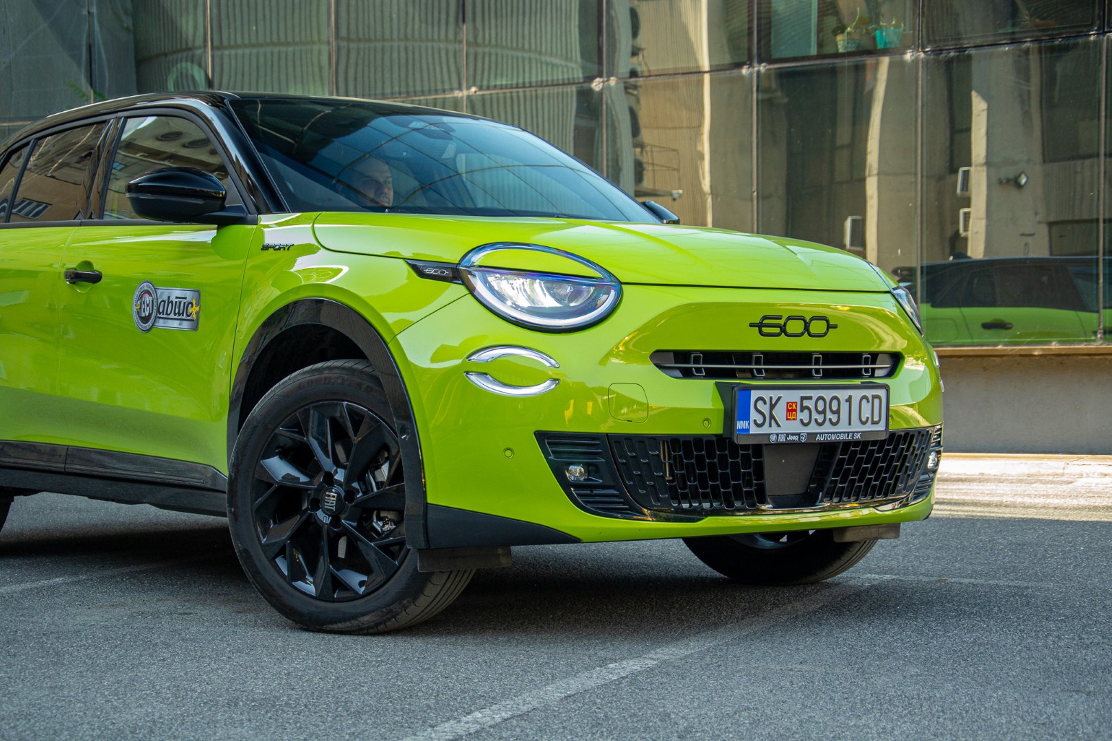 Тест Fiat 600 1.2 Hybrid 136 AT Sport: Кога стилот добива спортски карактер